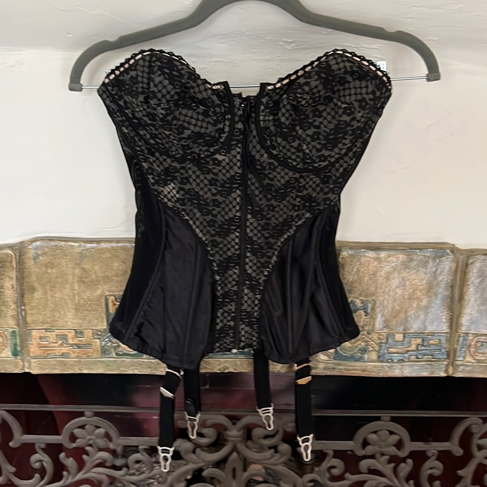 VINTAGE LADY MARLENE CORSET 32C BLACK LACE WITH REMOVABLE GARTERS
